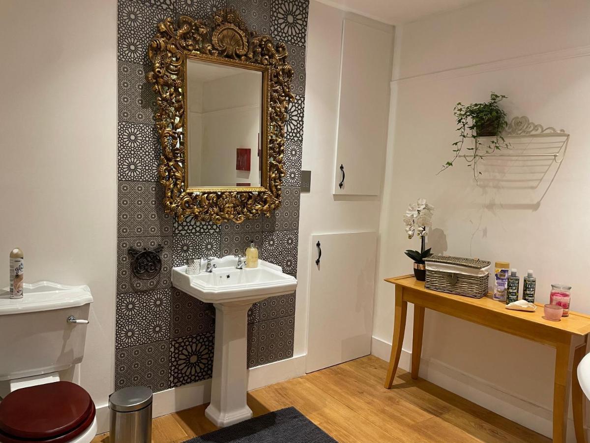 Traditional English 4 Bedroom Home In Greenwich Plumstead  Εξωτερικό φωτογραφία